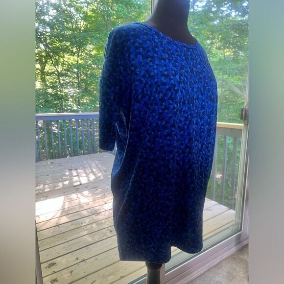 🐘 Lularoe T-shirt - Picture 3 of 4